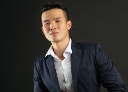 Nguyễn Hoàng Minh Quang – CEO Khuyến Mãi Alo789 tặng học bổng cho sinh viên nghèo
